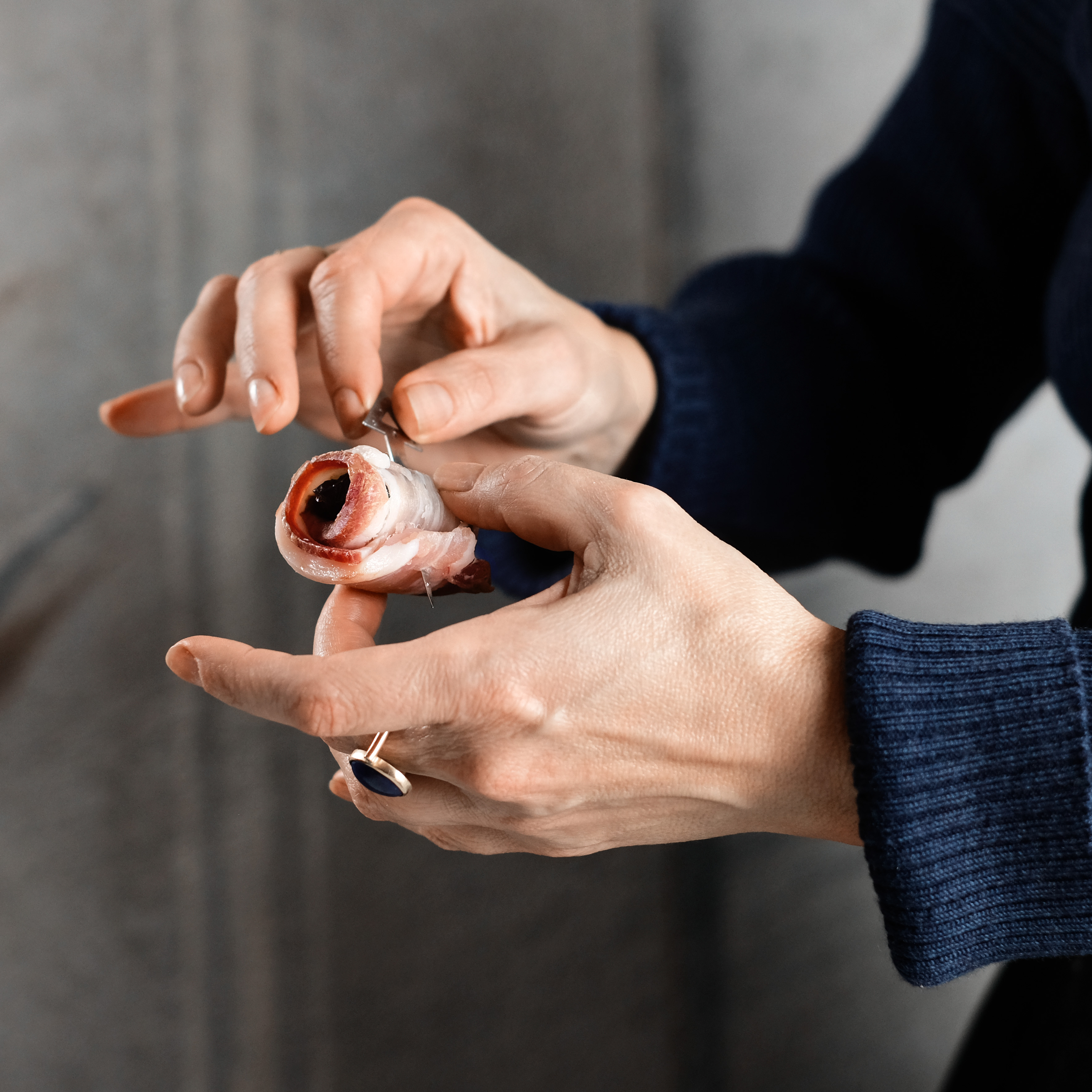 Prugne con pancetta, paprika dolce e mandorle